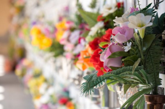 Compositions florales pour une cérémonie funéraire à Bourg-en-Bresse