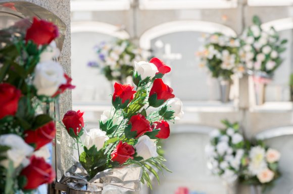 Pompes funèbres pour envoi de gerbes de fleurs pour un enterrement à Bourg-en-Bresse