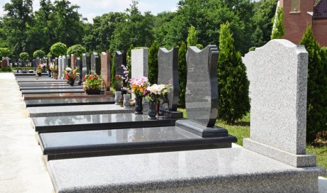 Gravure et personnalisation de monument funéraire en granit à Saint-Etienne-du-Bois