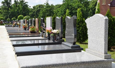 Rendre un dernier hommage en personnalisant la tombe funéraire - Saint-Étienne-du-Bois - Pompes Funèbres Bertrand